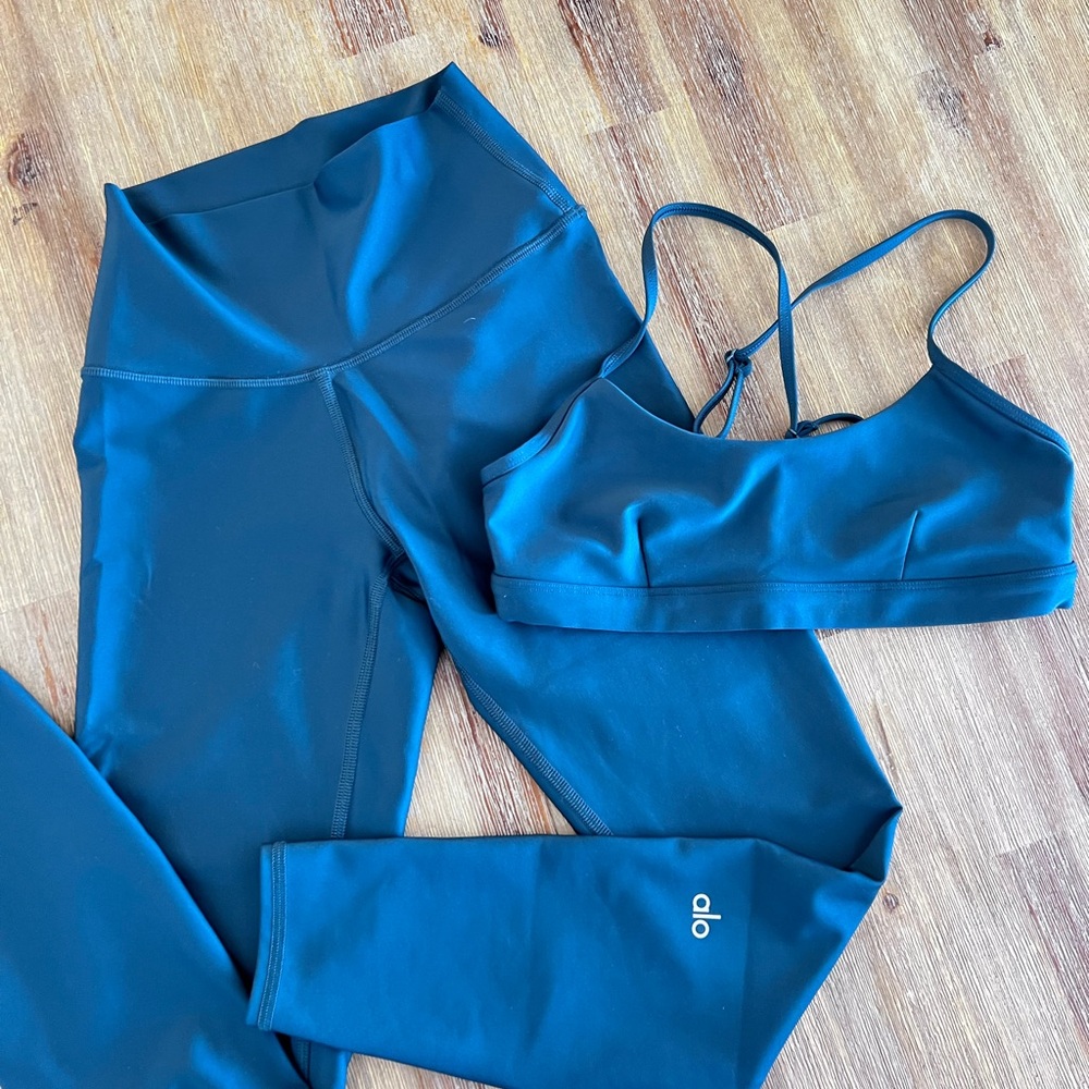 ALO Yoga Midnight Green Sports Bra and Leggings Set (7/8 length)